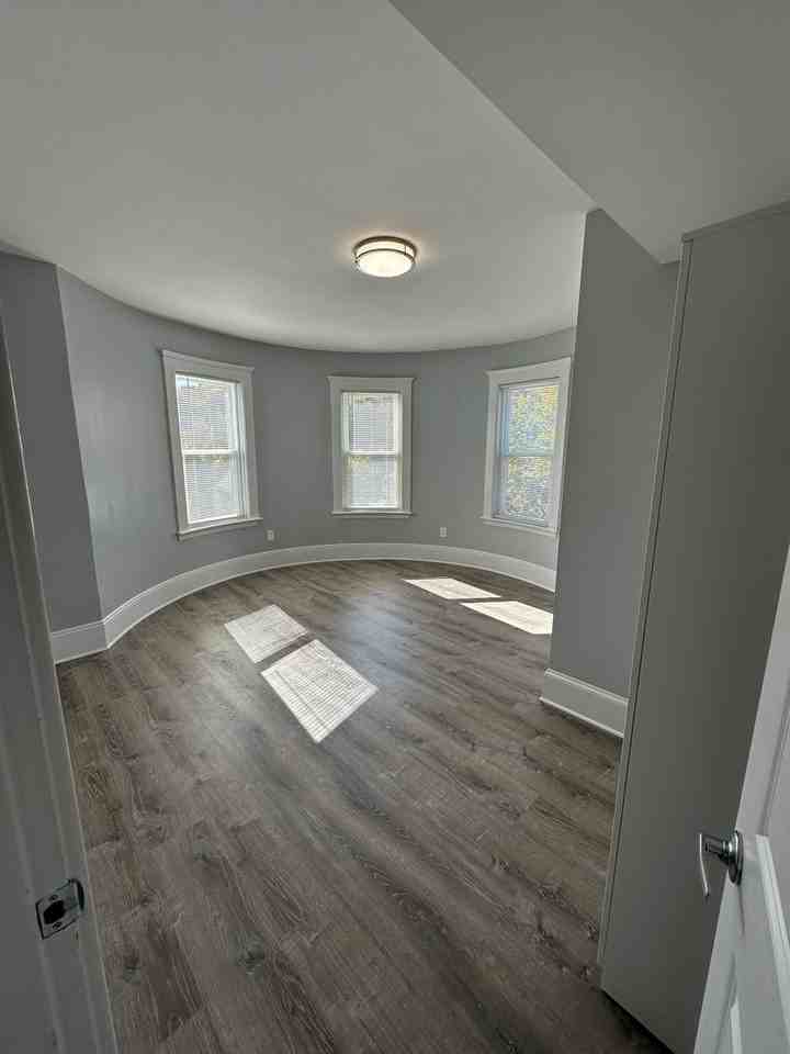 517 Washington St - Photo 7 of 12