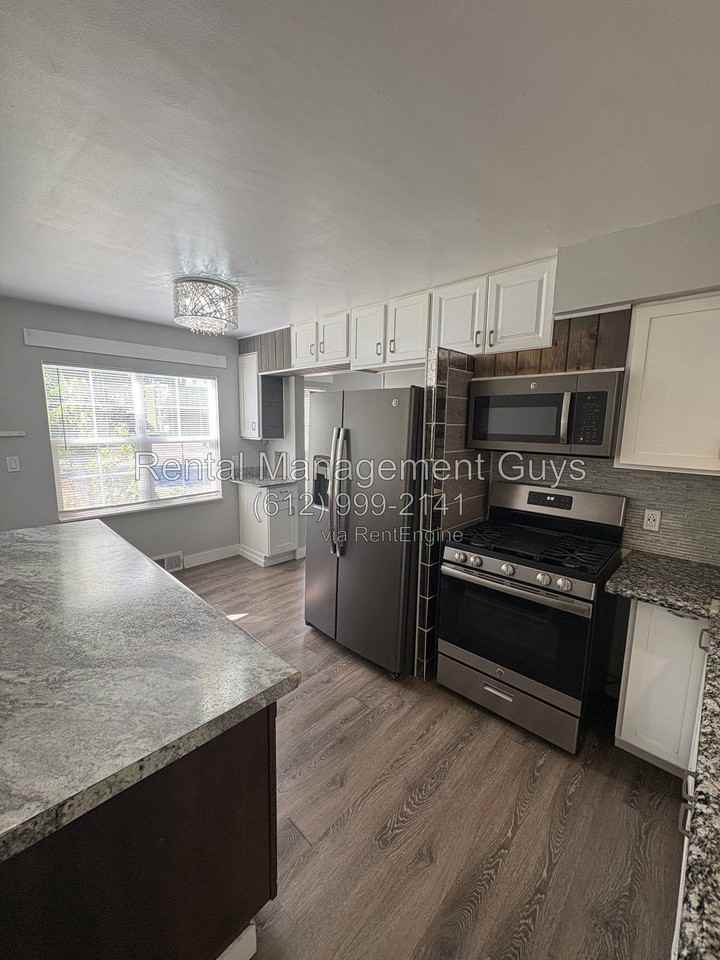 3357 Minnehaha Ave - Photo 3 of 22