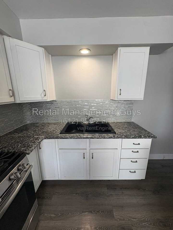 3357 Minnehaha Ave - Photo 4 of 22