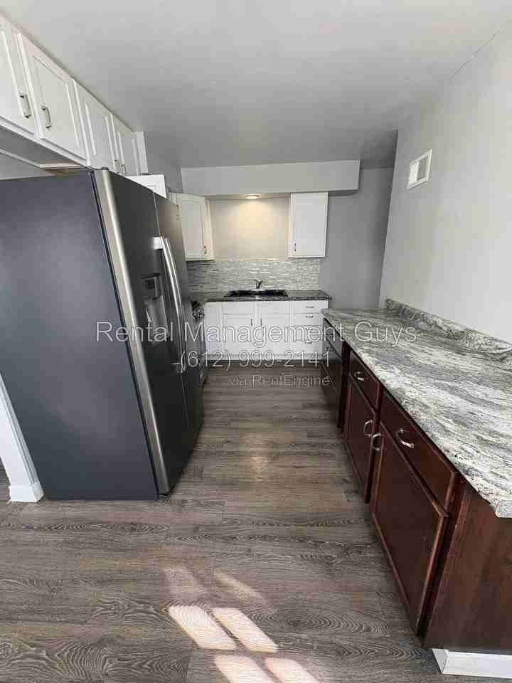 3357 Minnehaha Ave - Photo 5 of 22