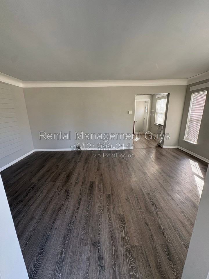 3357 Minnehaha Ave - Photo 6 of 22