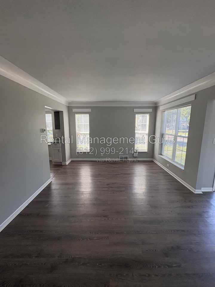 3357 Minnehaha Ave - Photo 7 of 22