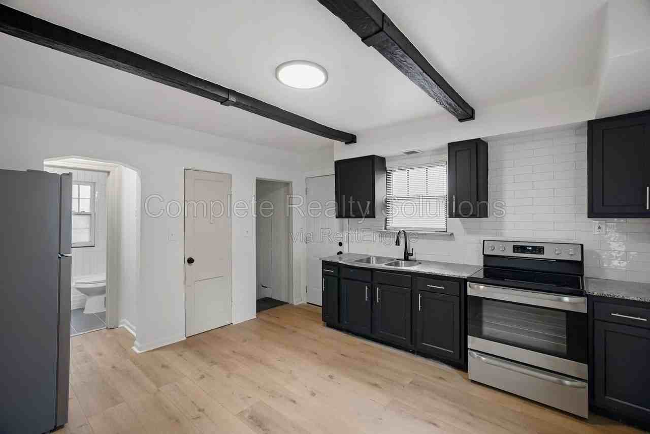 10030 Bon Oak Dr - Photo 2 of 29