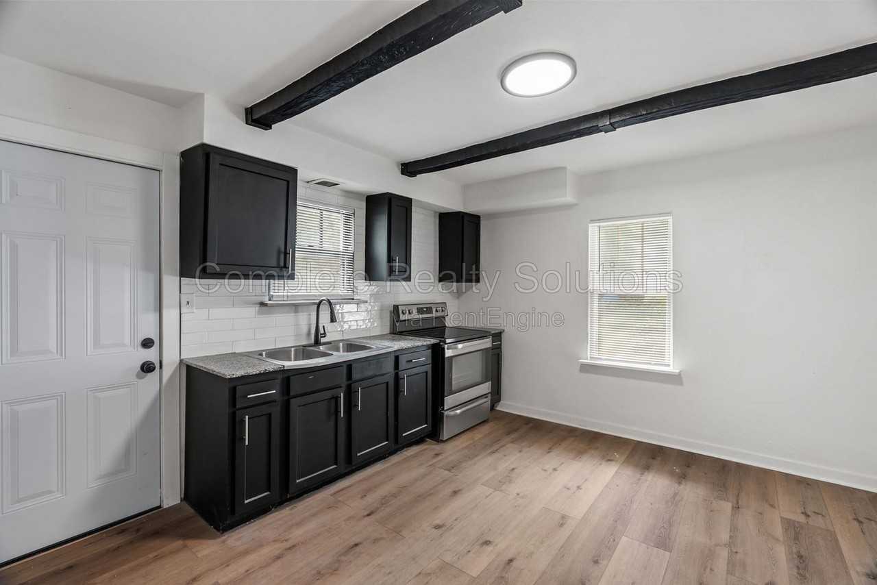 10030 Bon Oak Dr - Photo 3 of 29