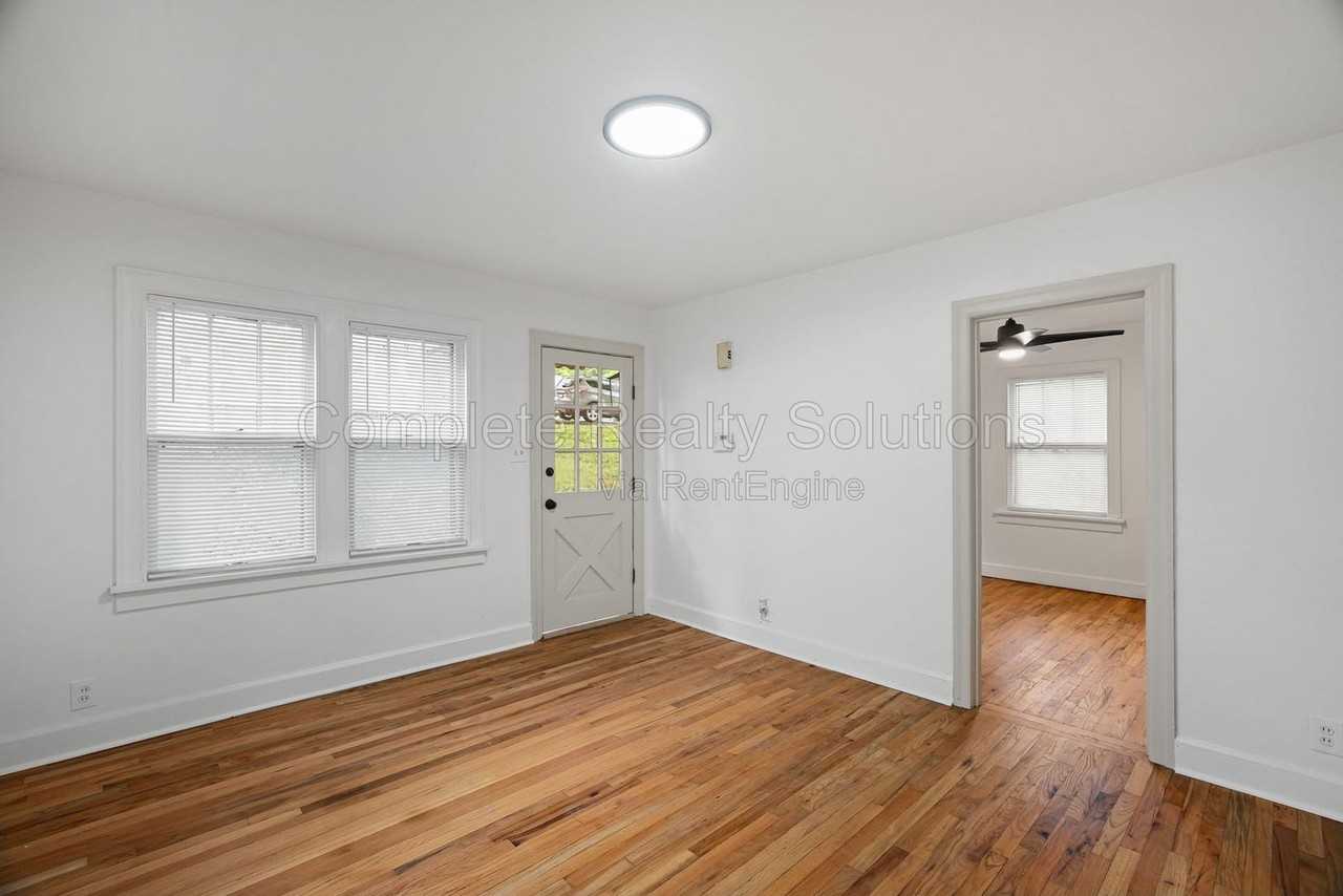 10030 Bon Oak Dr - Photo 4 of 29