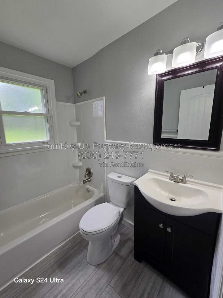 325 S Marguerite Ave - Photo 4 of 10
