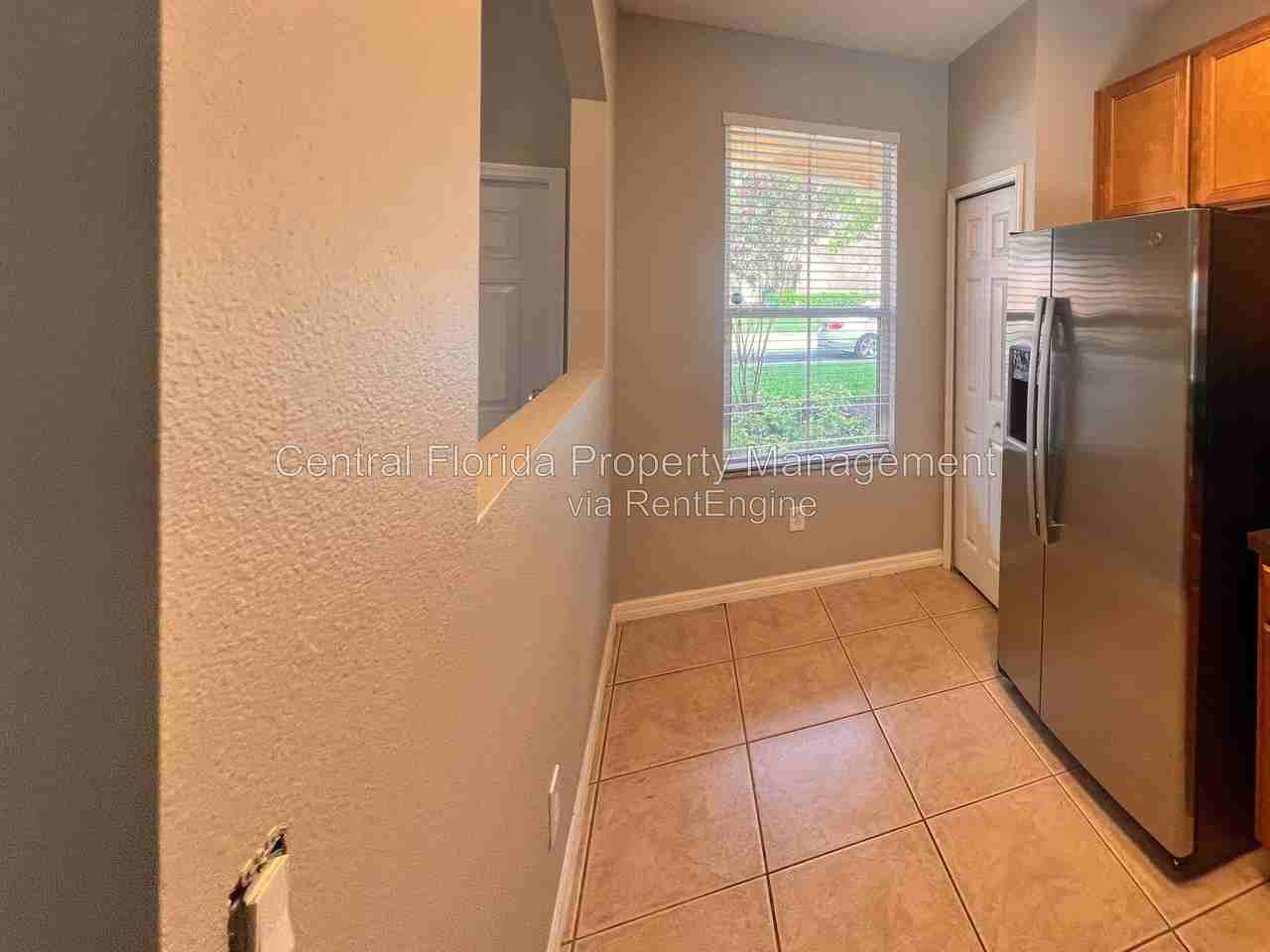 2860 Retreat View Cir #1 - Photo 6 of 27