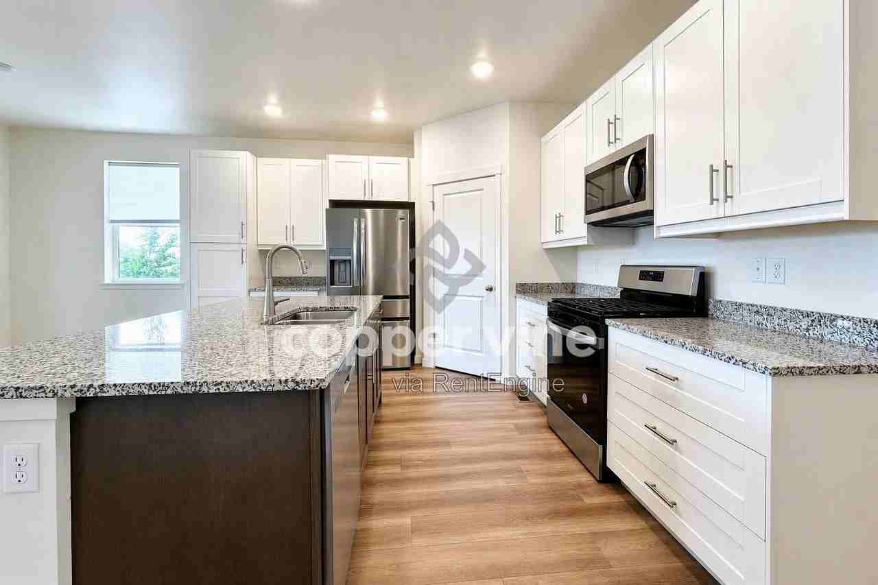429 Bluebird Rd - Photo 4 of 23