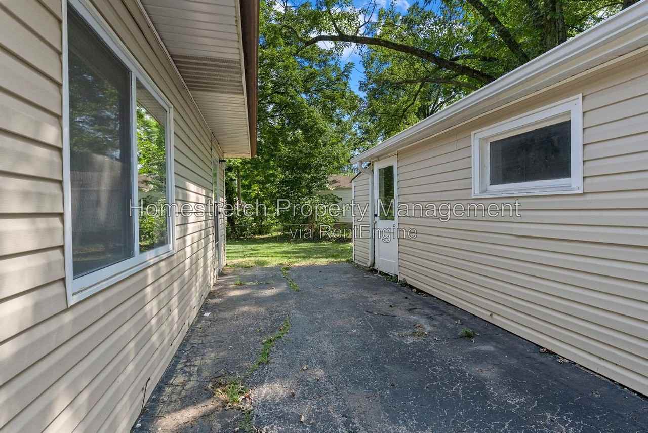 11948 Bridgevale Ave - Photo 5 of 28