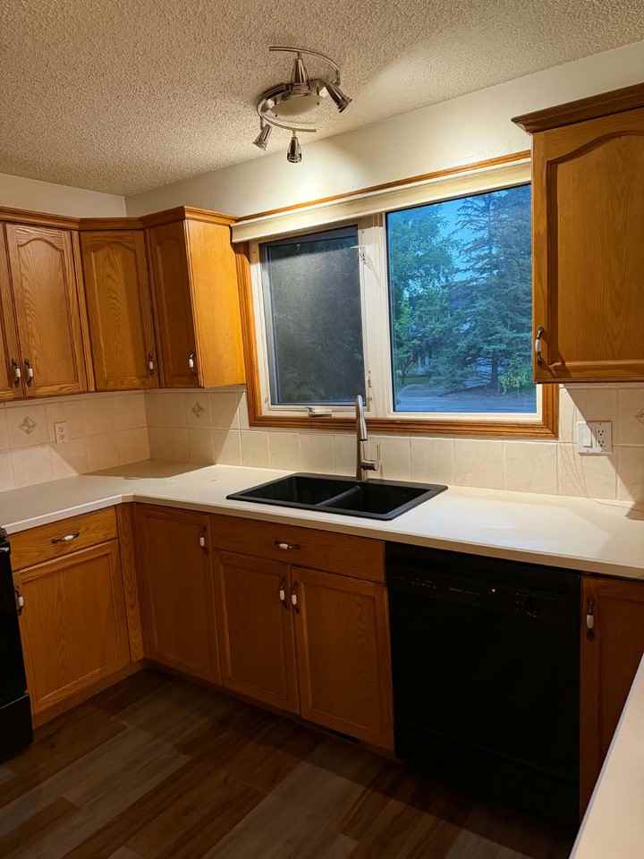38 Cambridge Cres - Photo 2 of 10