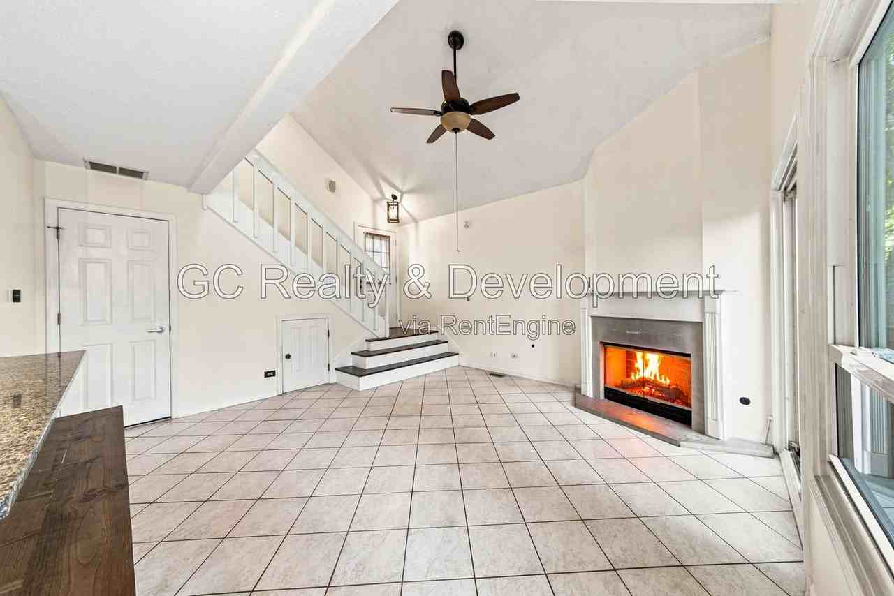 1410 Merrimac Ln N - Photo 2 of 16
