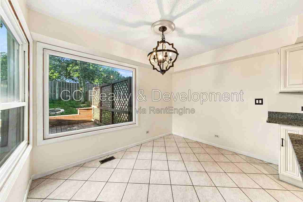 1410 Merrimac Ln N - Photo 5 of 16