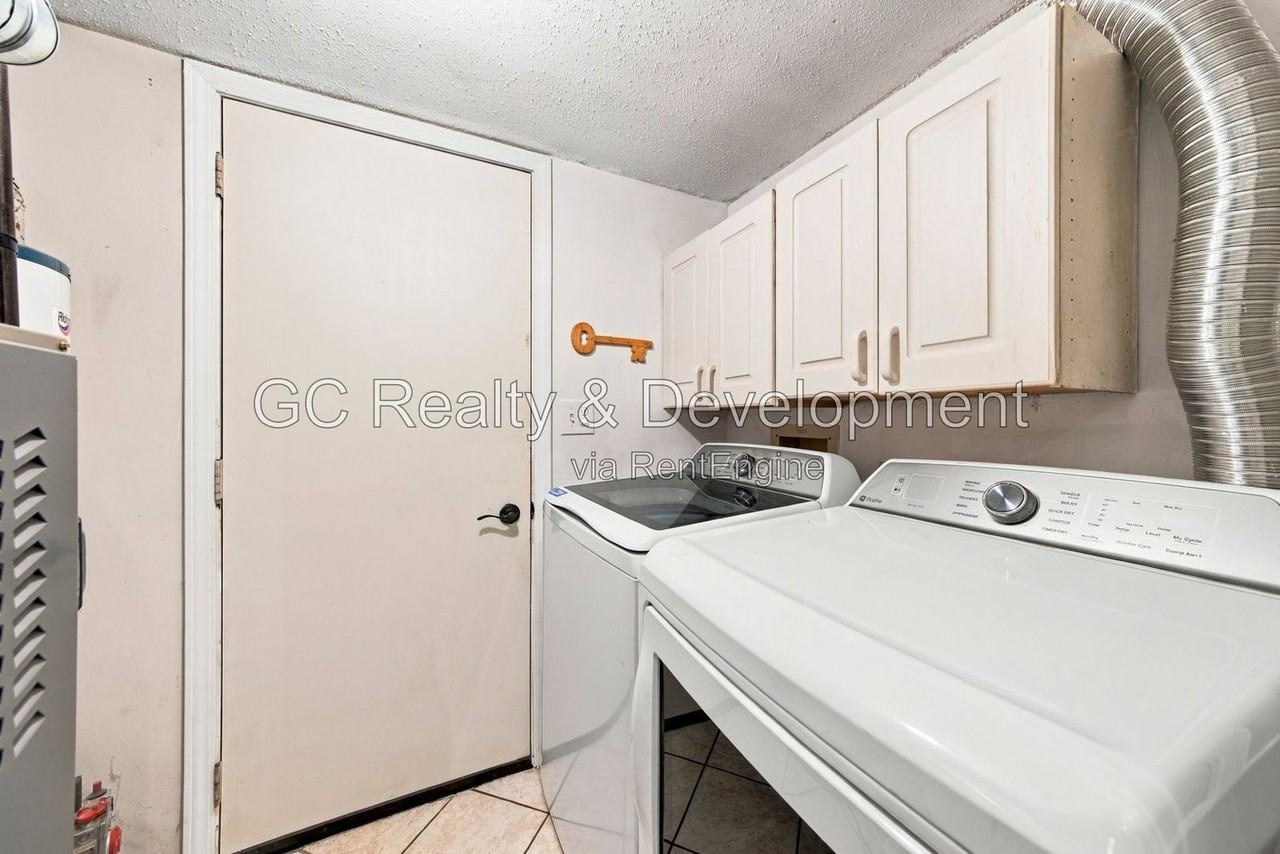 1410 Merrimac Ln N - Photo 7 of 16