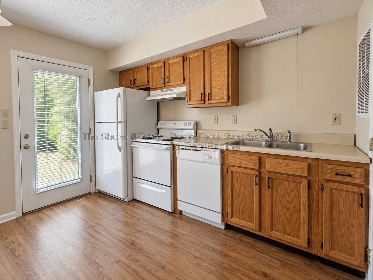 1443 Schoolcraft Way - Photo 4 of 12