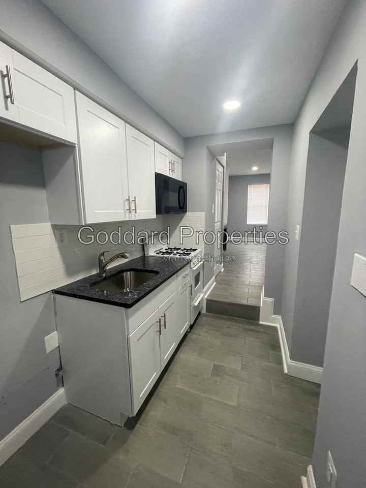 1434 Light St #B - Photo 2 of 20