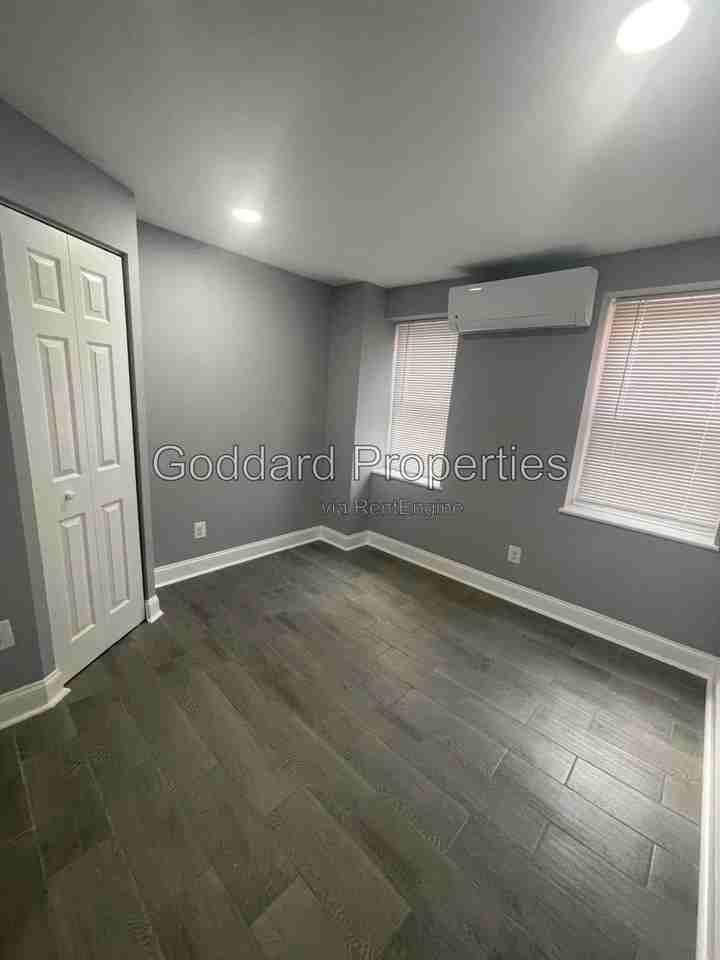 1434 Light St #B - Photo 4 of 20