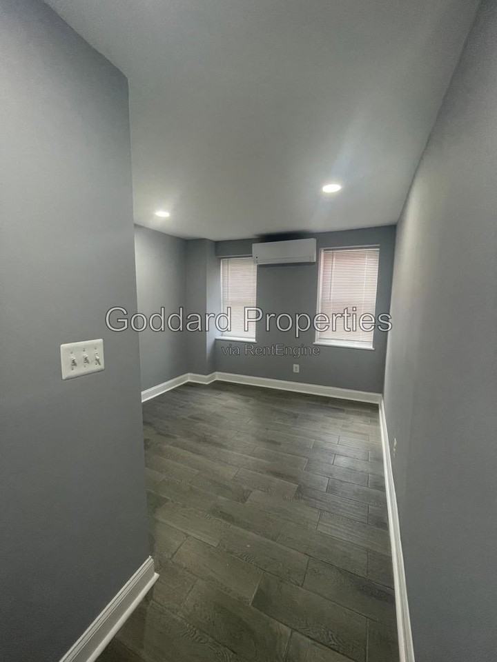 1434 Light St #B - Photo 5 of 20