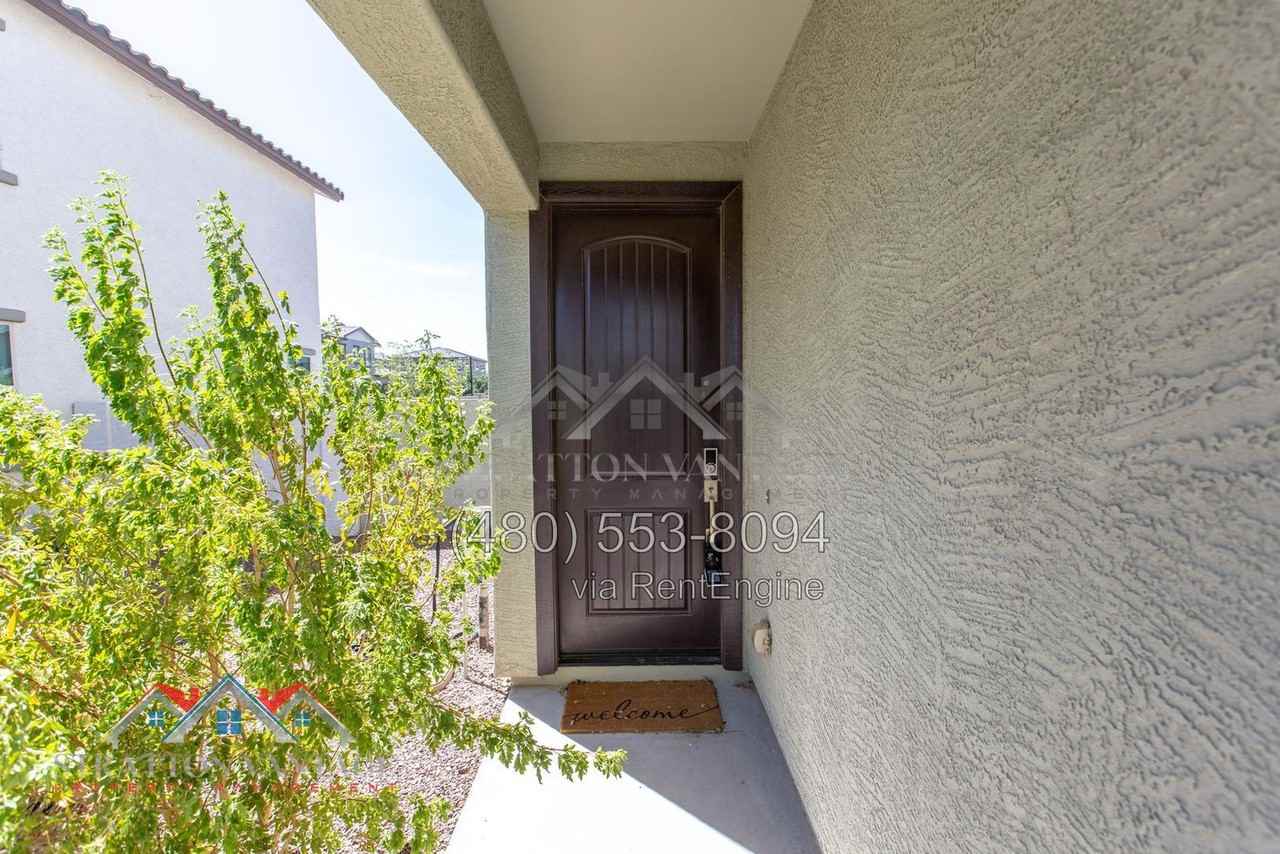 1033 S 150th Dr - Photo 5 of 49