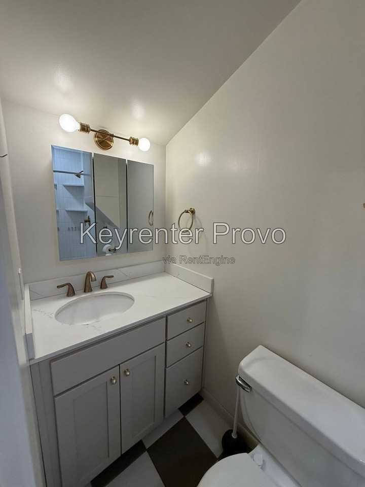 153 E 200 S - Photo 4 of 9