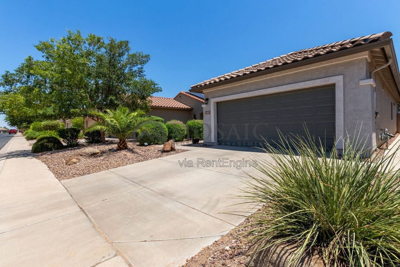 2327 N Pecos Dr - Photo 2 of 21
