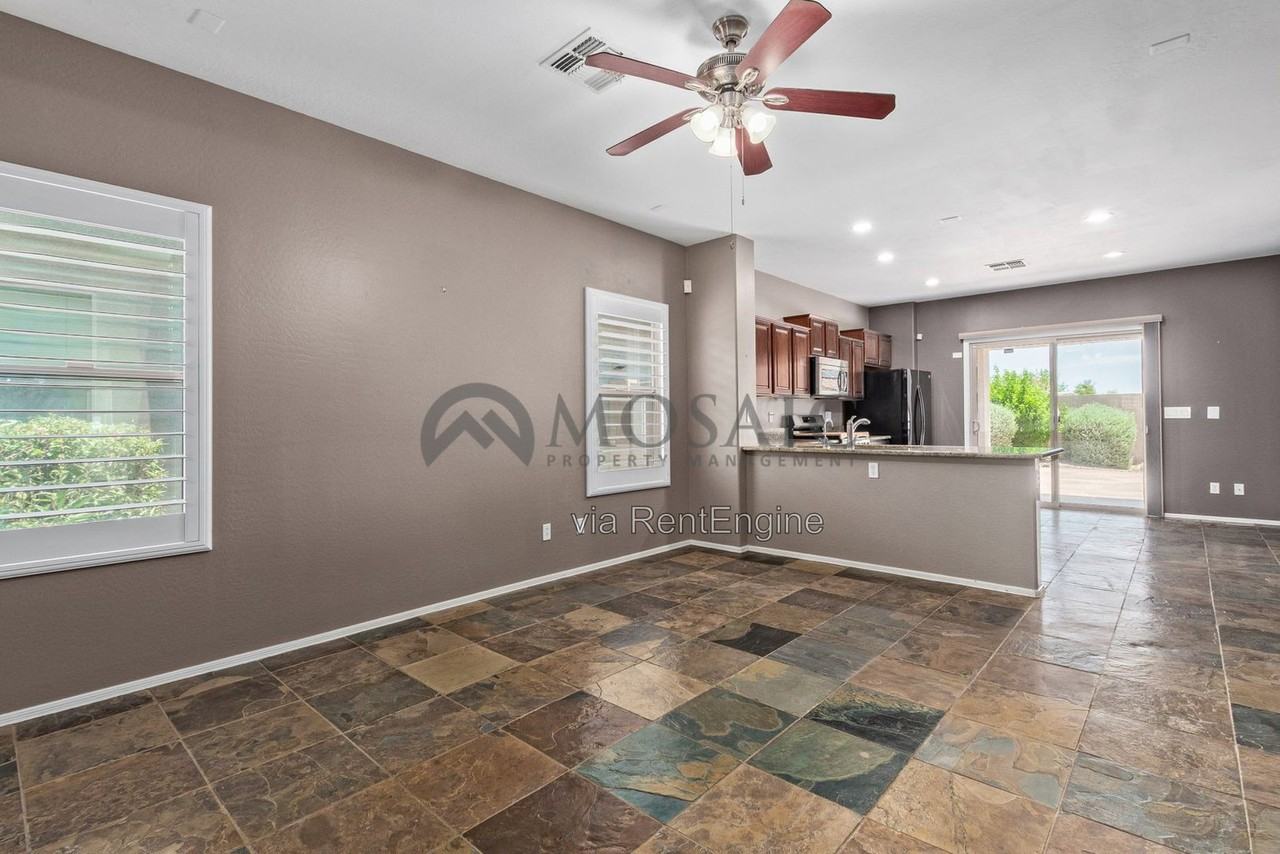 2327 N Pecos Dr - Photo 6 of 21