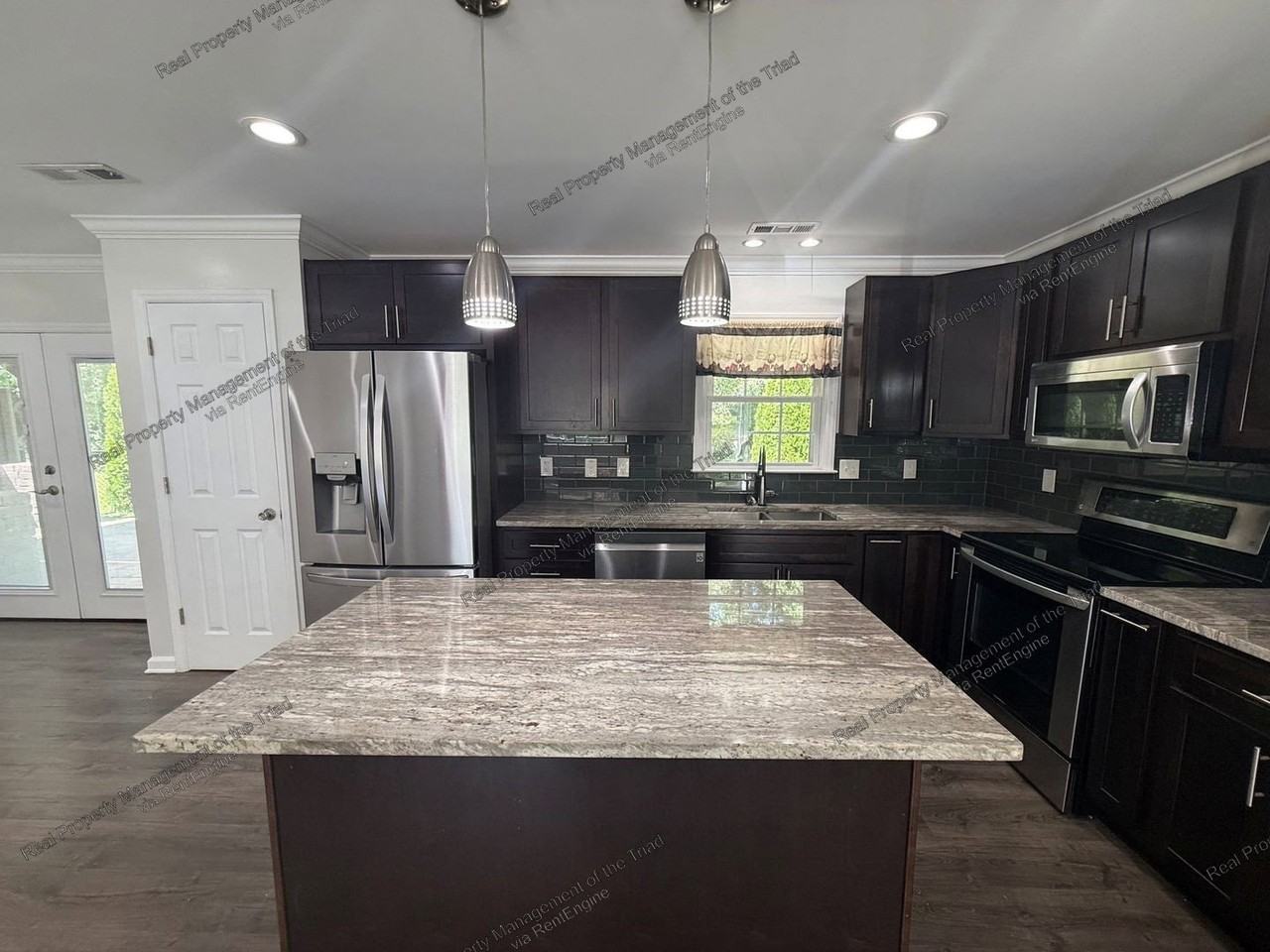2541 Old Mill Rd - Photo 3 of 19
