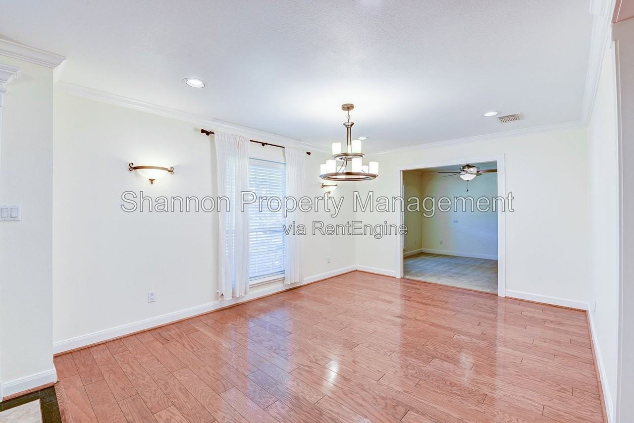 6754 Cindy Ln - Photo 4 of 30