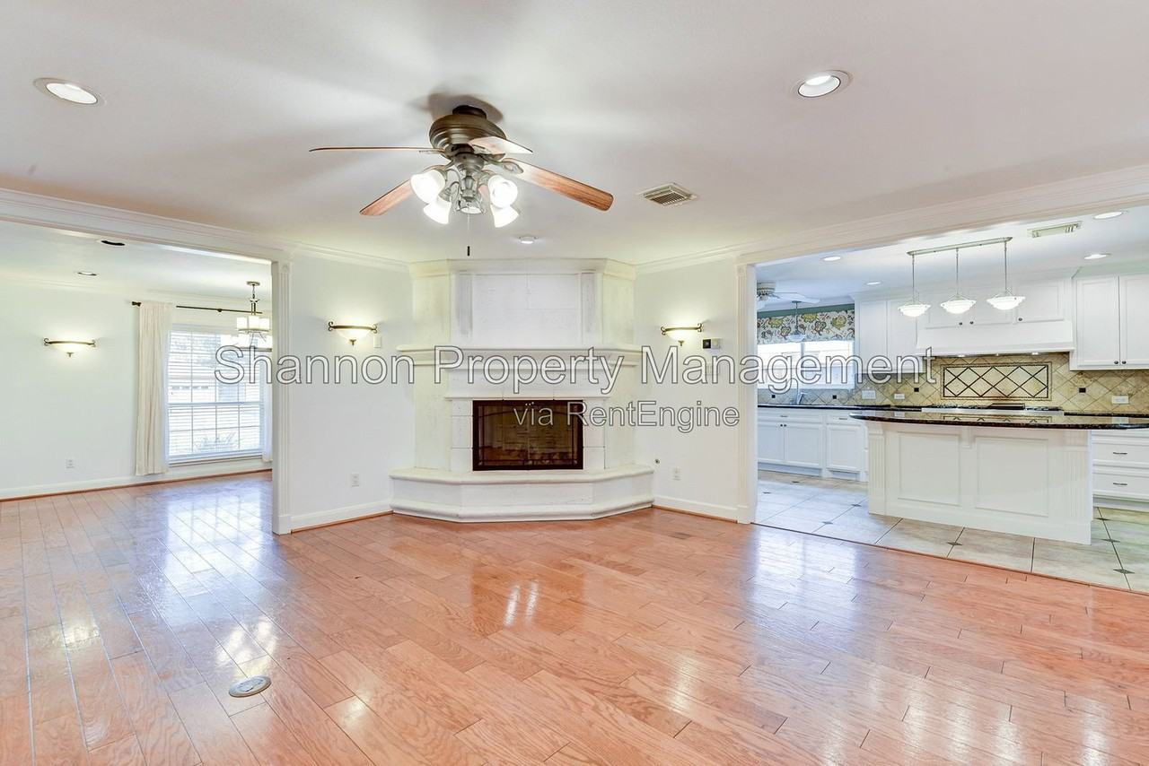 6754 Cindy Ln - Photo 6 of 30