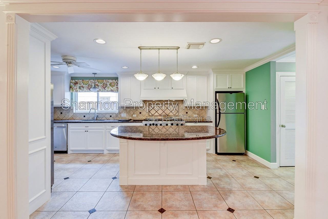 6754 Cindy Ln - Photo 7 of 30