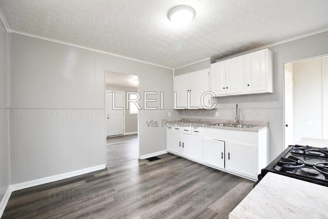 1763 W Lee St - Photo 3 of 16