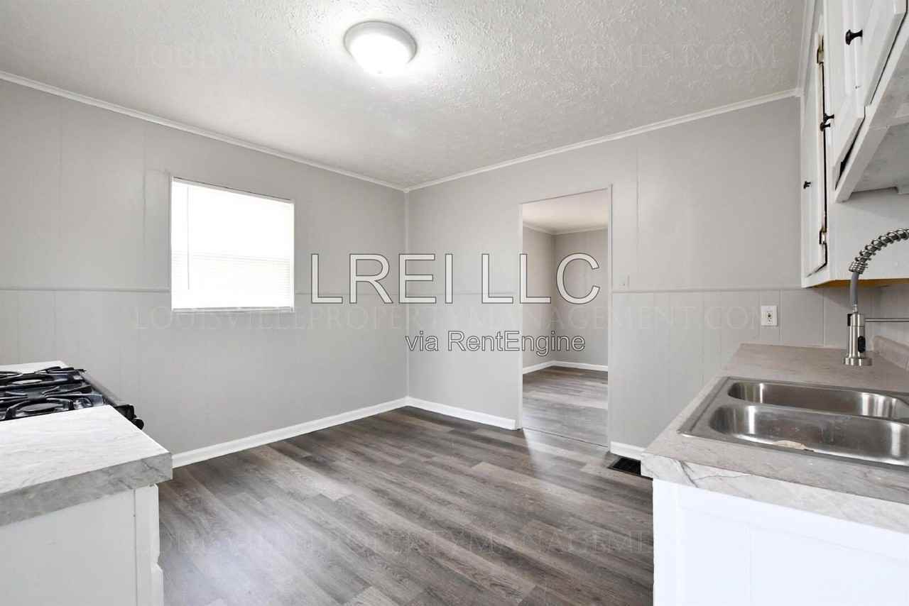 1763 W Lee St - Photo 4 of 16