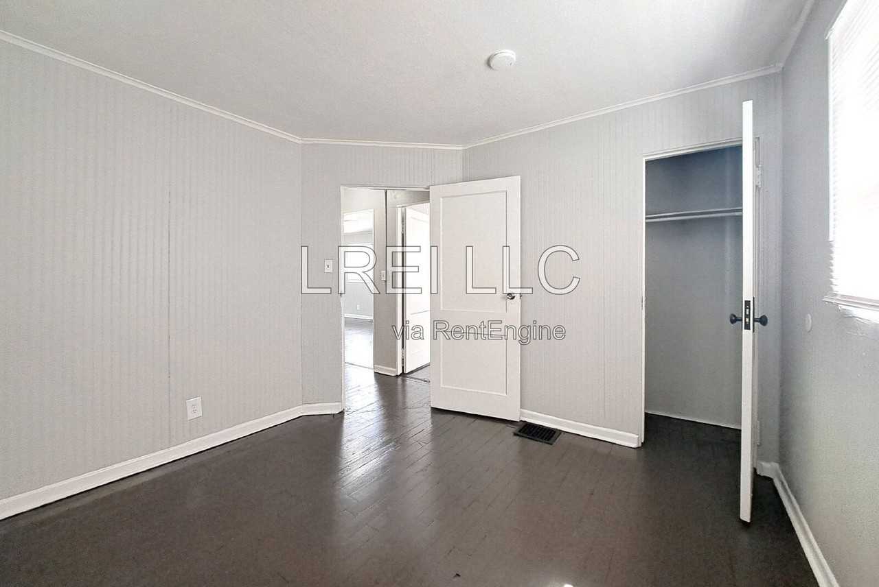 1763 W Lee St - Photo 7 of 16