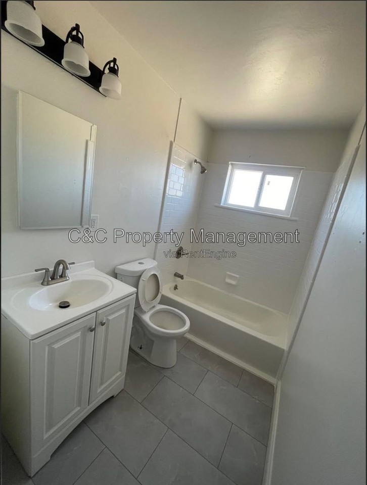 723 Forestdale Ave #4 - Photo 5 of 7