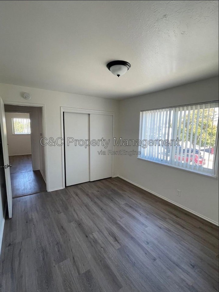 723 Forestdale Ave #4 - Photo 6 of 7