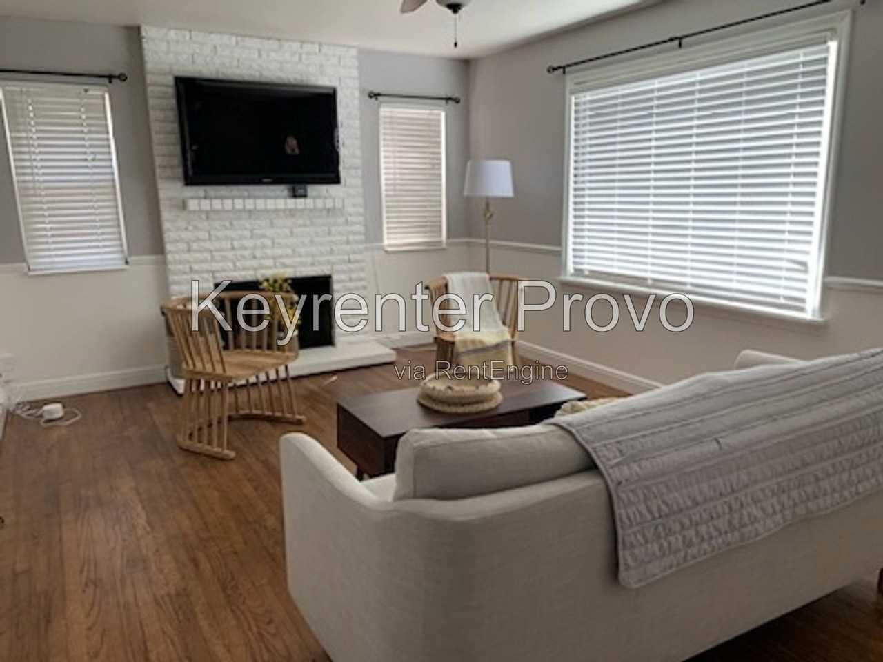 822 W 1280 N - Photo 3 of 16