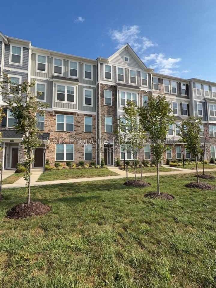9256 Magellan Pkwy #B - Photo 2 of 7