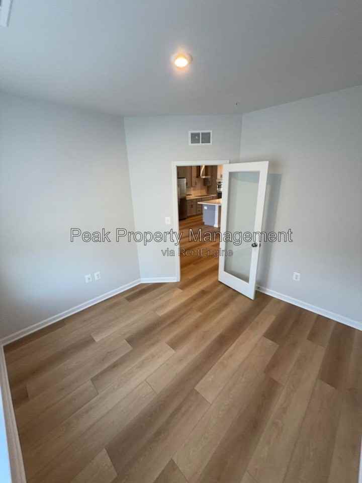 9256 Magellan Pkwy #B - Photo 4 of 7