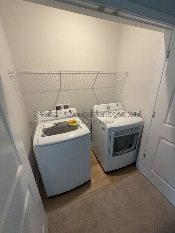9256 Magellan Pkwy #B - Photo 5 of 7