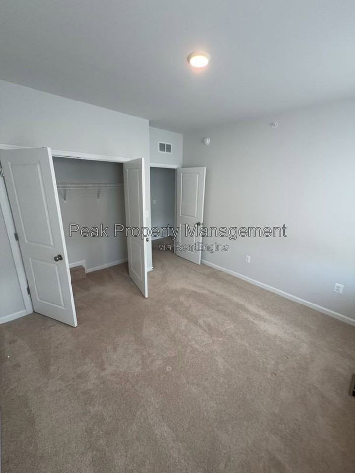 9256 Magellan Pkwy #B - Photo 6 of 7