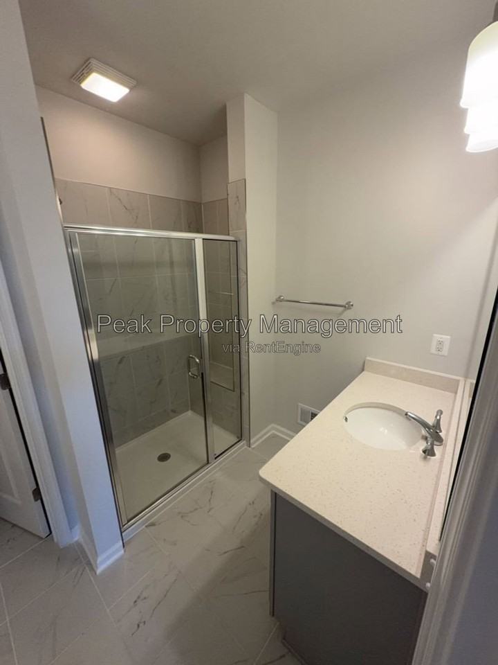 9256 Magellan Pkwy #B - Photo 7 of 7