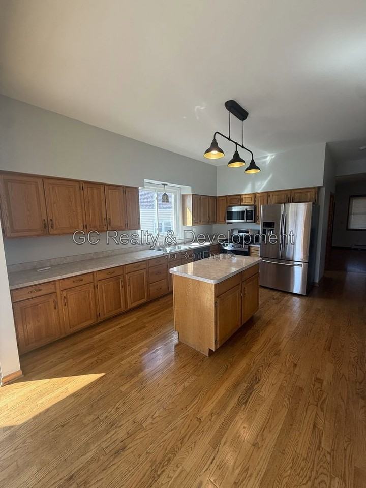 2519 Scoville Ave - Photo 2 of 22