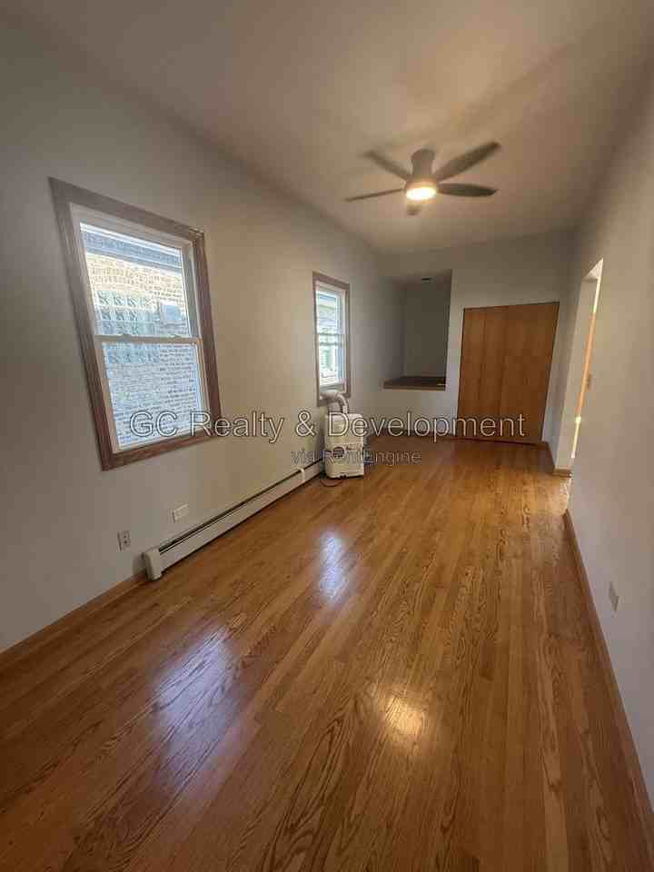 2519 Scoville Ave - Photo 4 of 22