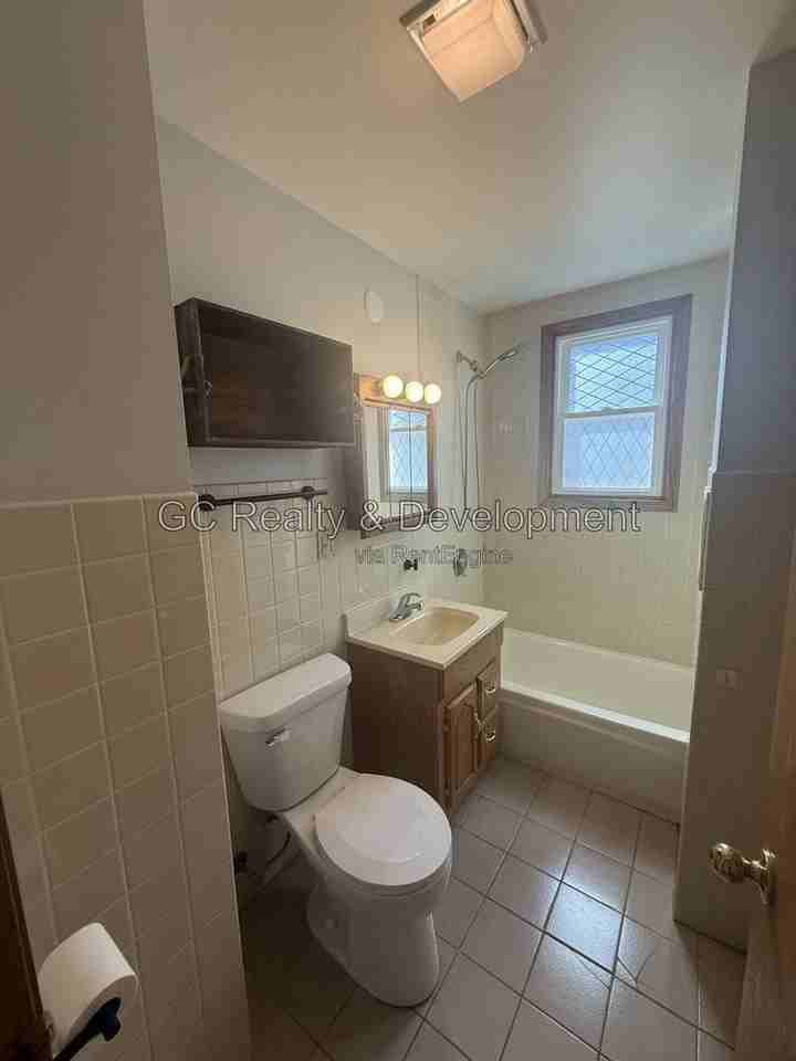 2519 Scoville Ave - Photo 5 of 22