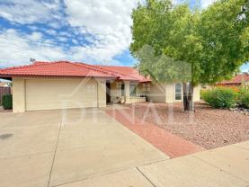916 W Strahan Dr - Photo 1 of 1
