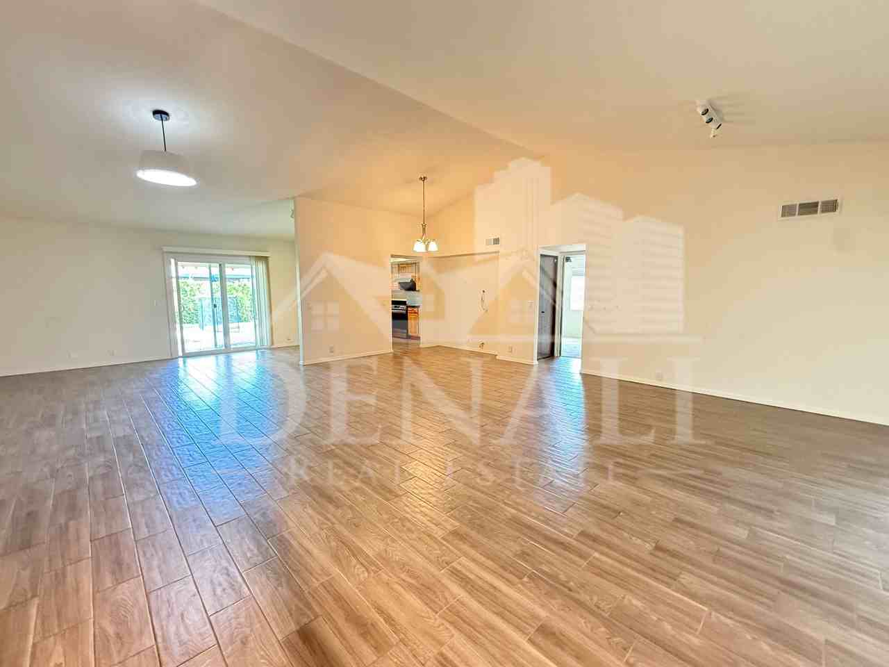 916 W Strahan Dr - Photo 2 of 25