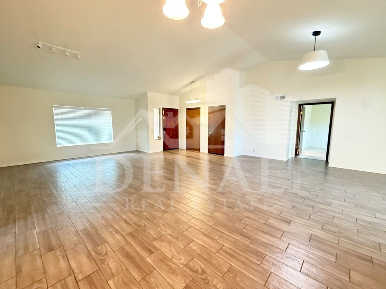 916 W Strahan Dr - Photo 4 of 25