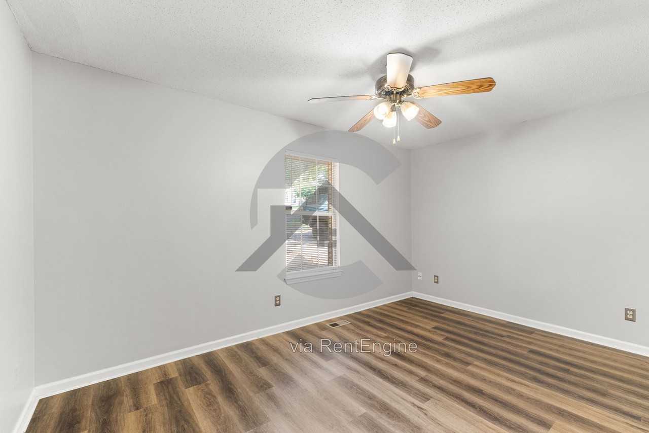 16 Scarlet Maple Ct - Photo 7 of 15