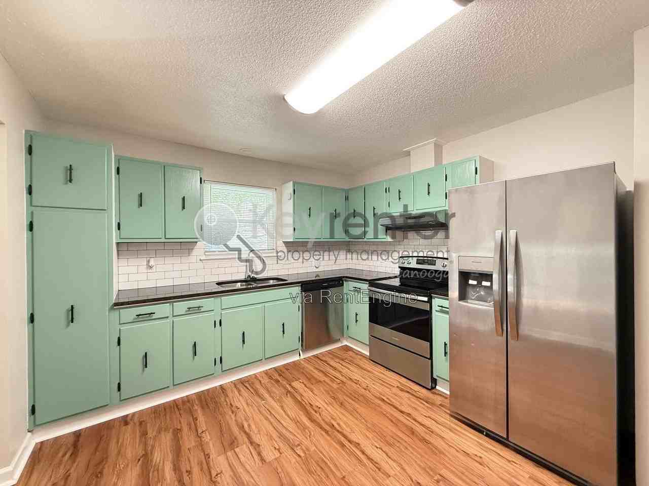 1018 Brynewood Ter - Photo 3 of 19