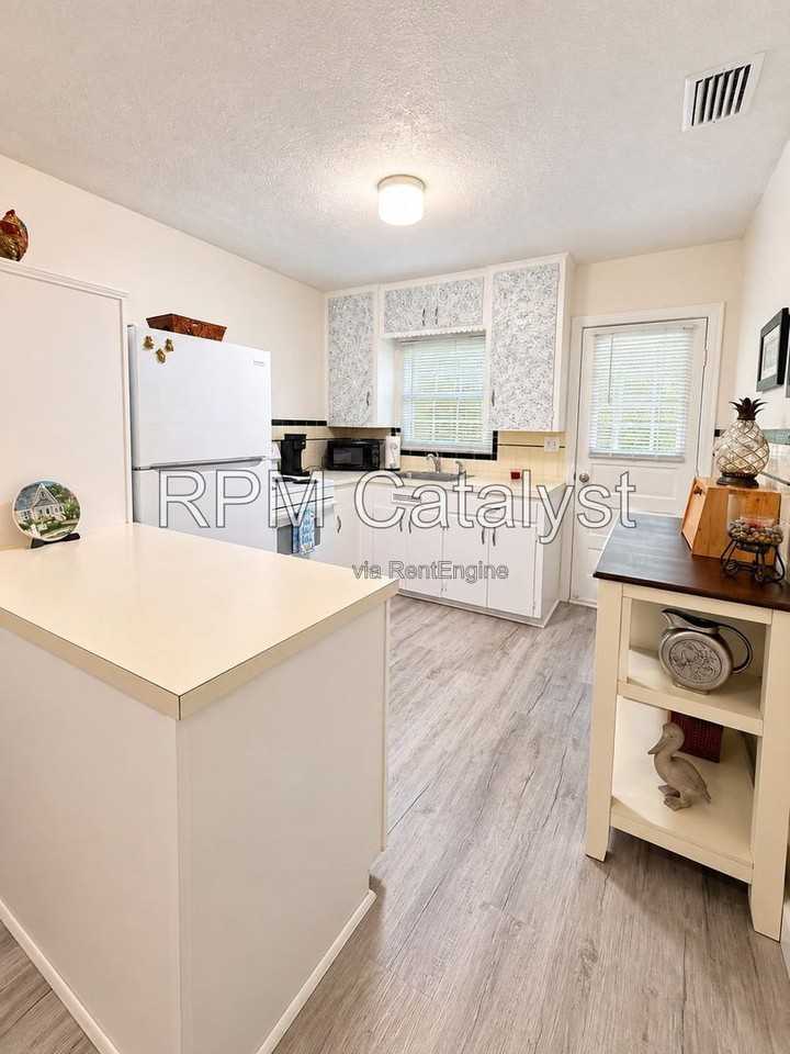 2228 Beach Blvd S - Photo 5 of 23