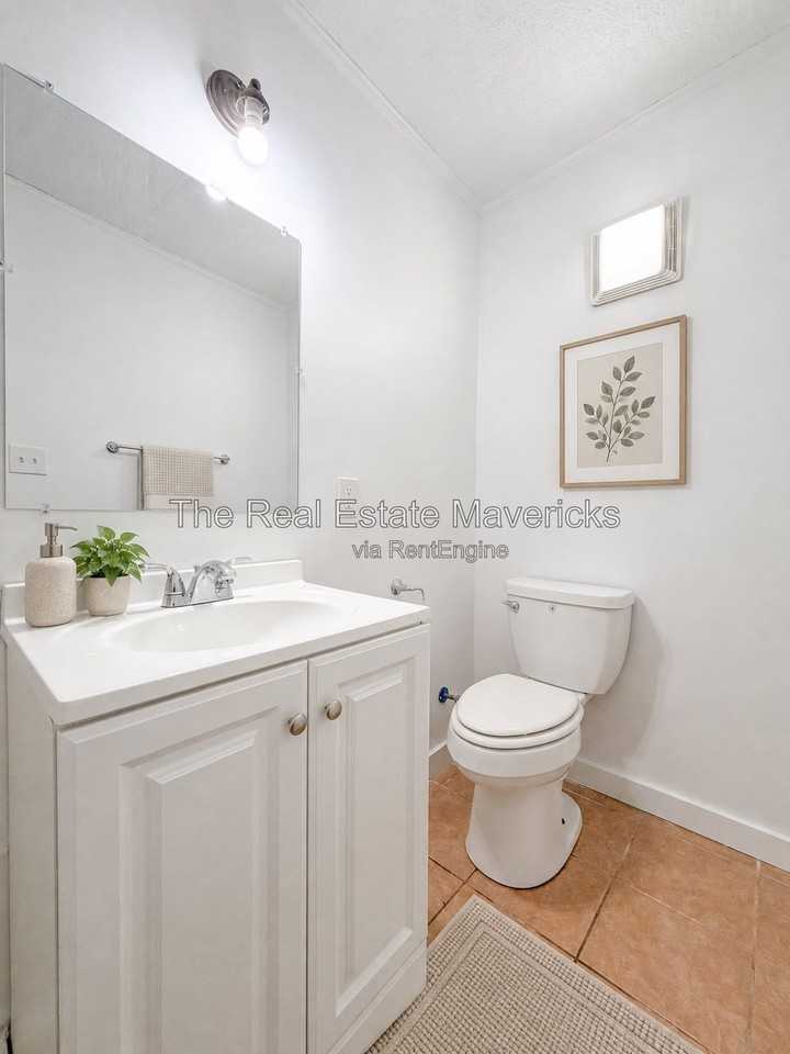 925 Shallowford Rd #33 - Photo 5 of 10